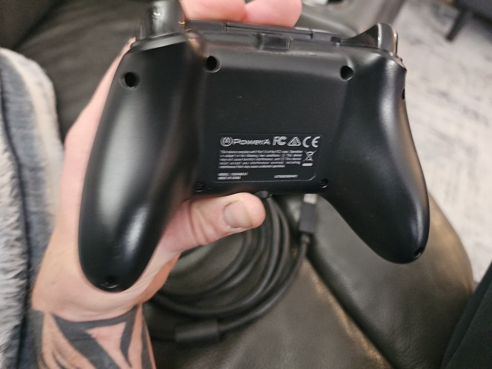 Microsoft Xbox One Kinect Sensor Bar - Black With controller