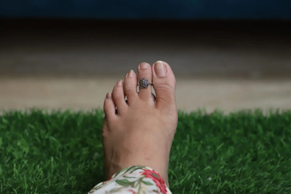 925 Silver Flowery Toe Ring (4-5gm Approx)