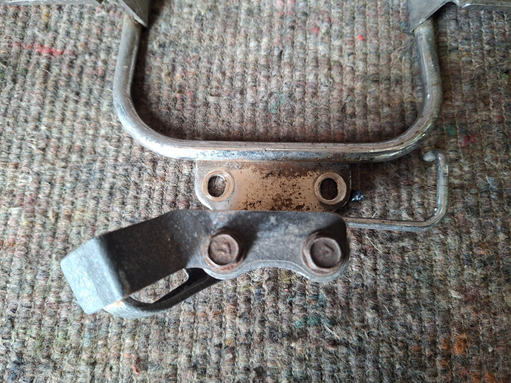 Kawasaki ER5 - Front Headlight Mounting Bracket Frame Holder