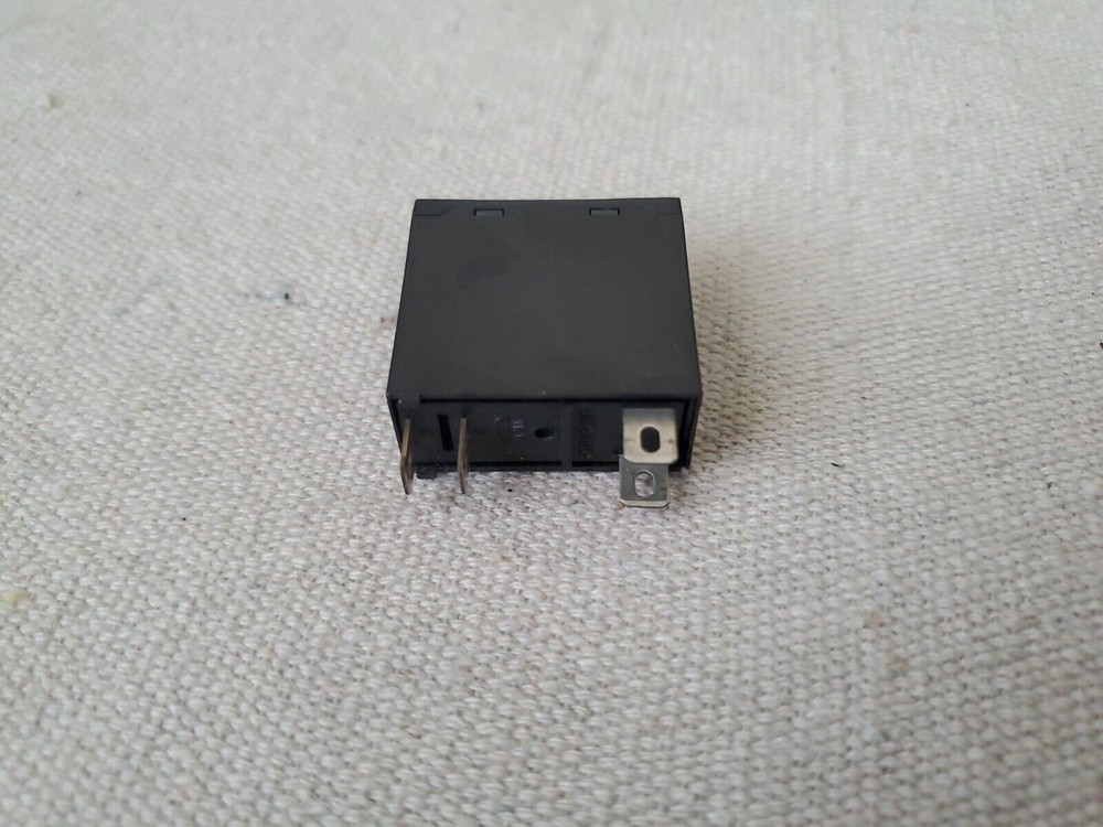 OMRON G3RD-X02SN SOLID STATE RELAY 2AMP 50VDC 24VDC 4 BLADE