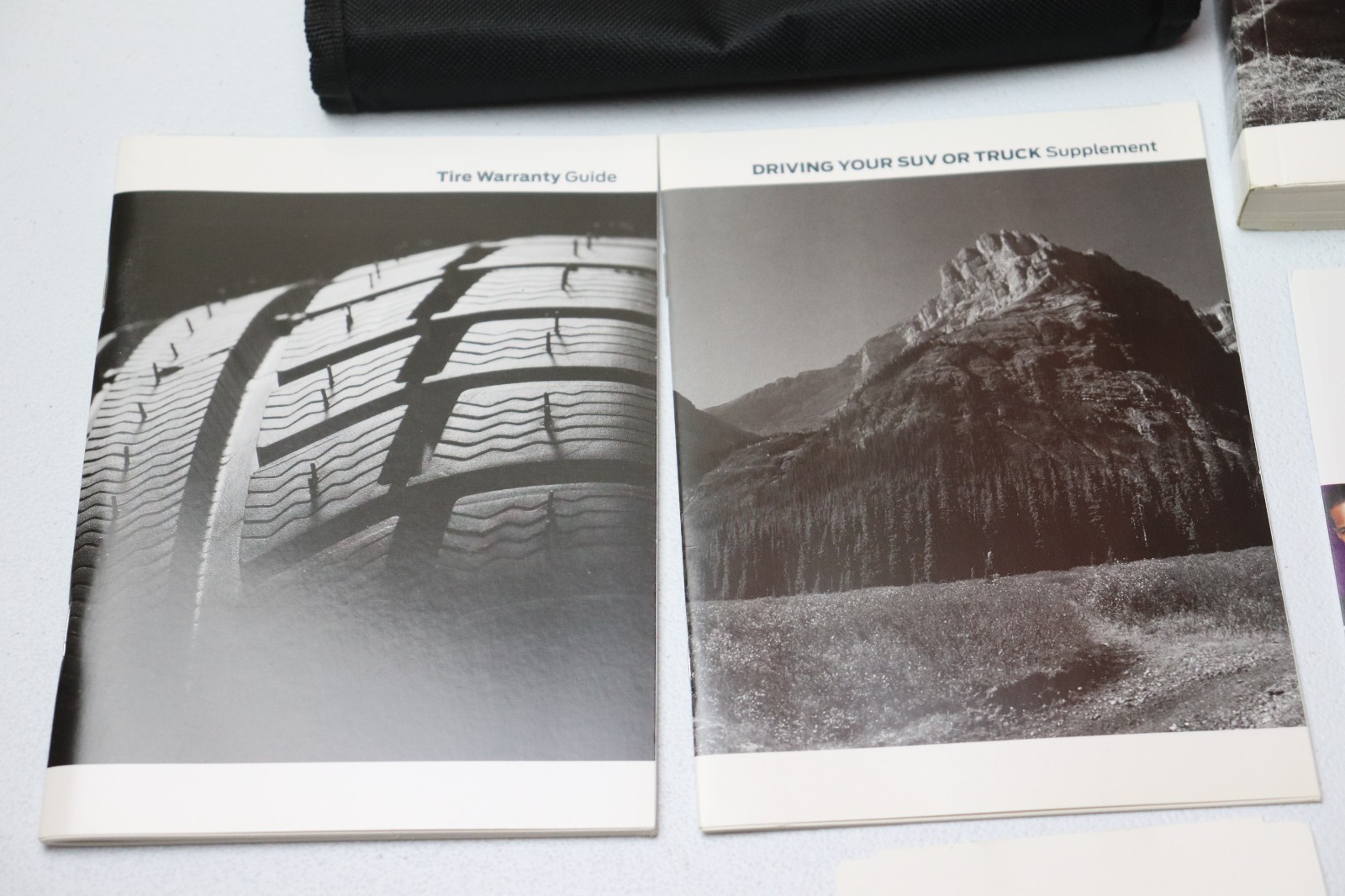 2013 FORD EXPLORER OWNERS MANUAL WITH CASE AND LITERATURE FREE SHIPPING