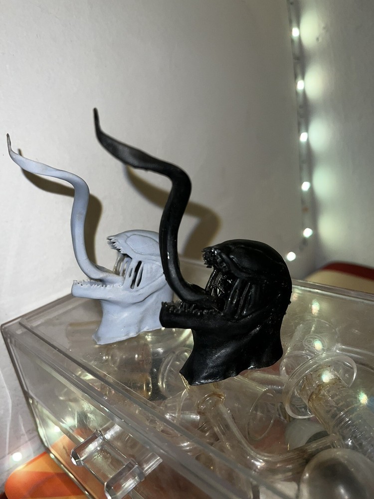 Venom Pen Holder