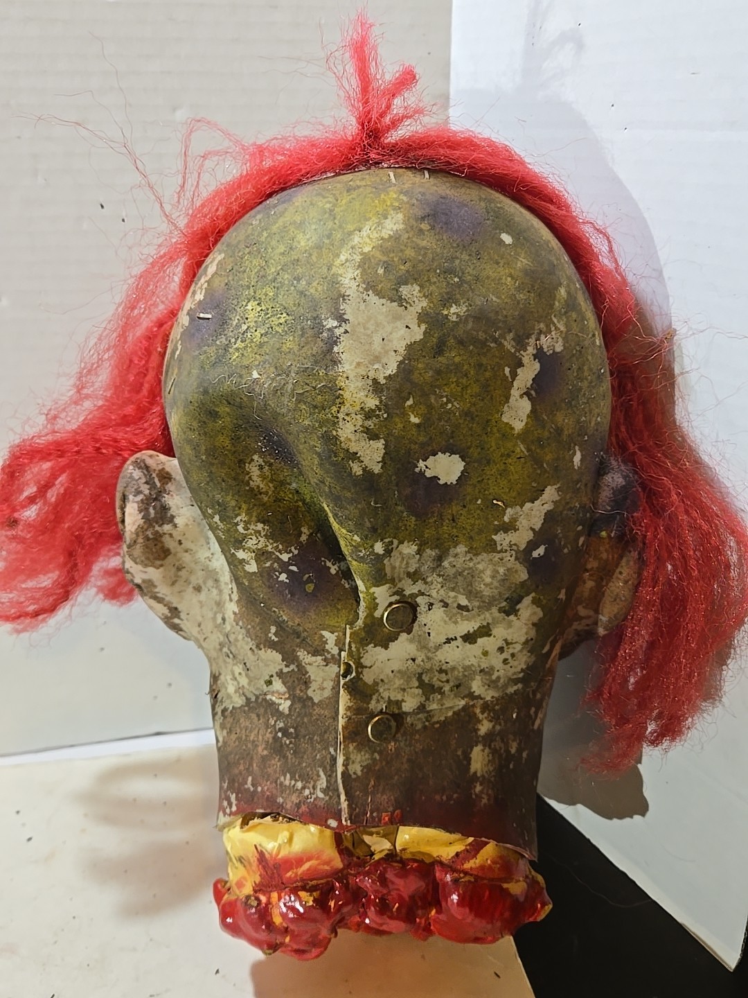 Life Size Decapitated Severed Realistic CLOWN HEAD Halloween Prop Decoration