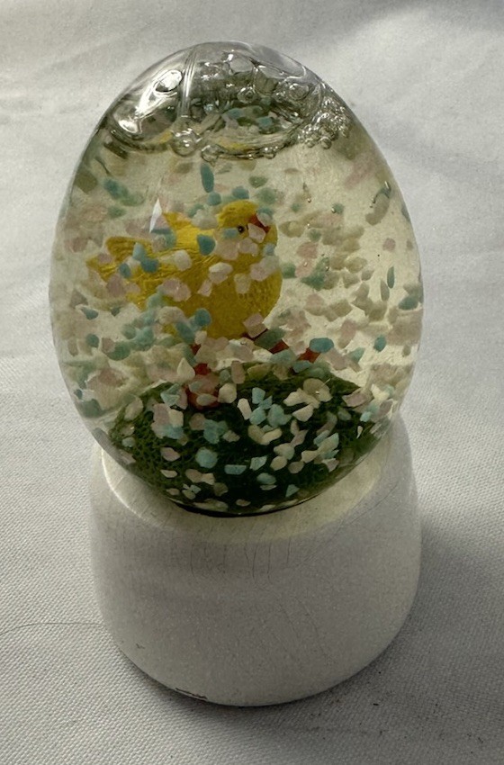 Mini Eddie Baue Home Chick Easter Globe Egg Snow globe Vintage