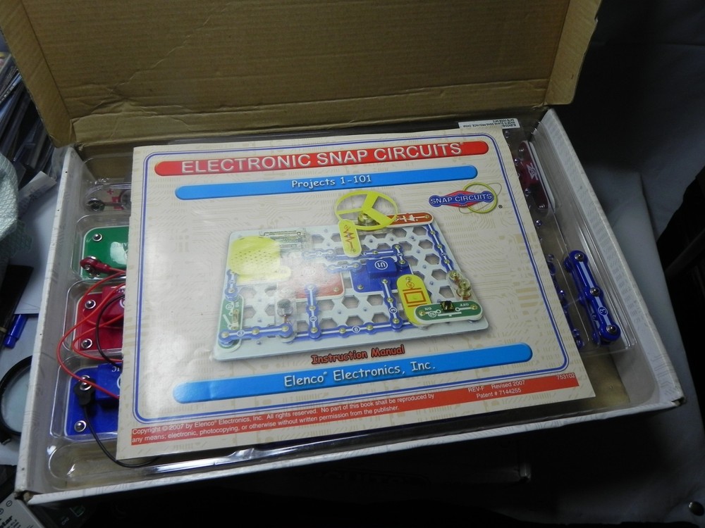 ELENCO Snap Electronic Circuits Jr. Learning Games 2 97% complete sets used