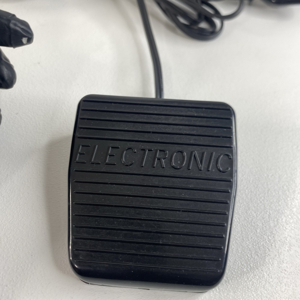 Vintage White 8000 Computerized Sewing Machine With Pedal Tested