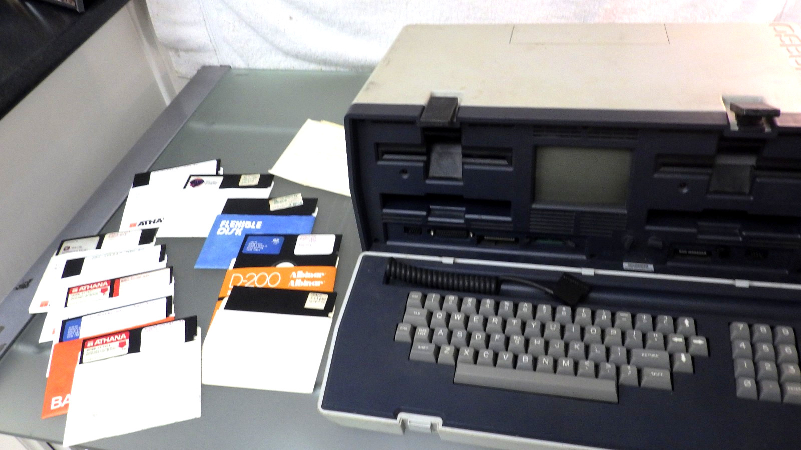 Vtg OSBORNE 1 OCC Portable Computer PC w/ Floppy Disks *Parts Repair Not Working