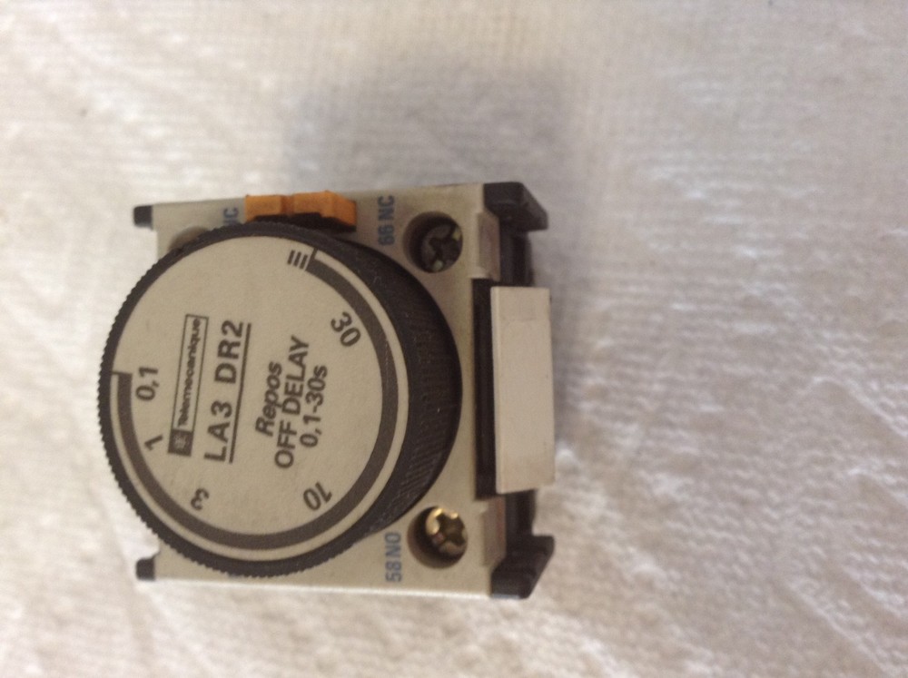 Telemecanique LA3 DR2 Timer