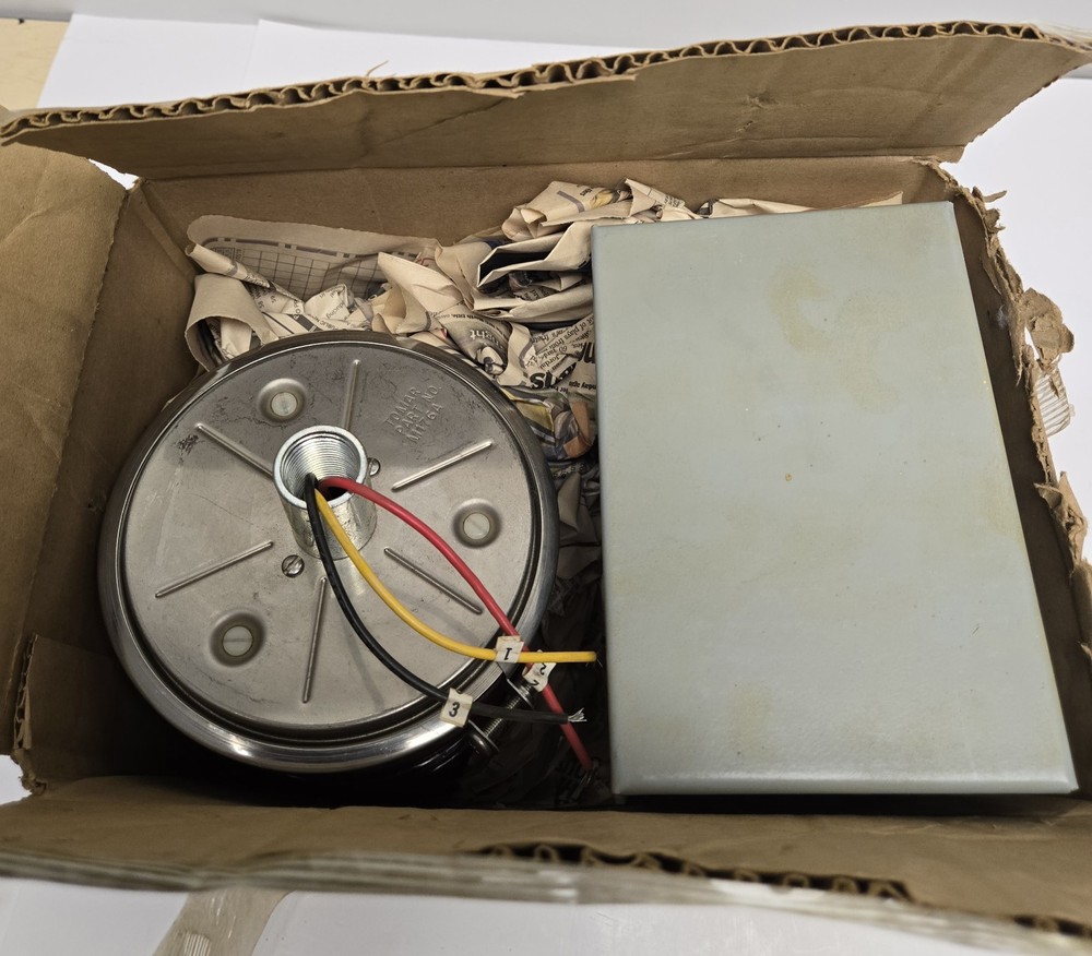 TOMAR 3200 POWER STROBE LIGHT RED