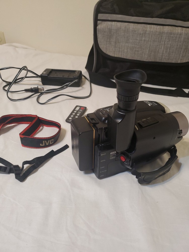 JVC Compact VHS Camcorder GR-AXM900U TESTED, read description