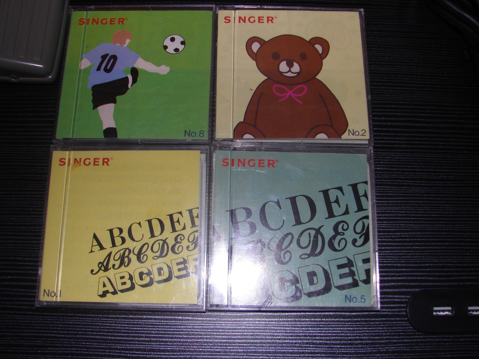 Singer Quantum XL-100 Sewing Machine W/Foot Pedal Power Cord & Accessories