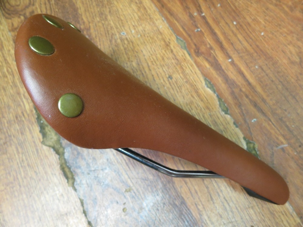 CHIFA LIGHT BROWN BRASS RIVETED SADDLE