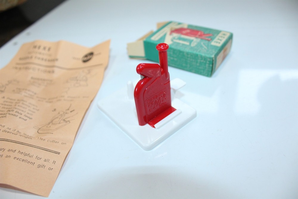 Vintage Hexe Automatic Needle Threader In Original Box