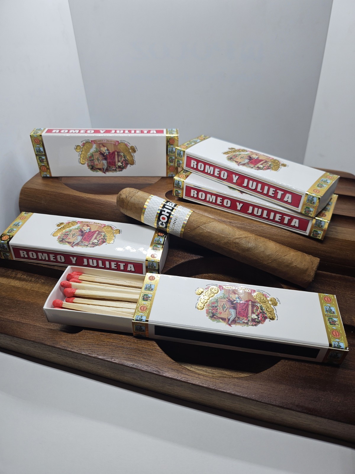 ROMEO Y JULIETA 4 inch COLLECTIBLE HOME BAR Display 1 box of 20 CIGAR MATCHES