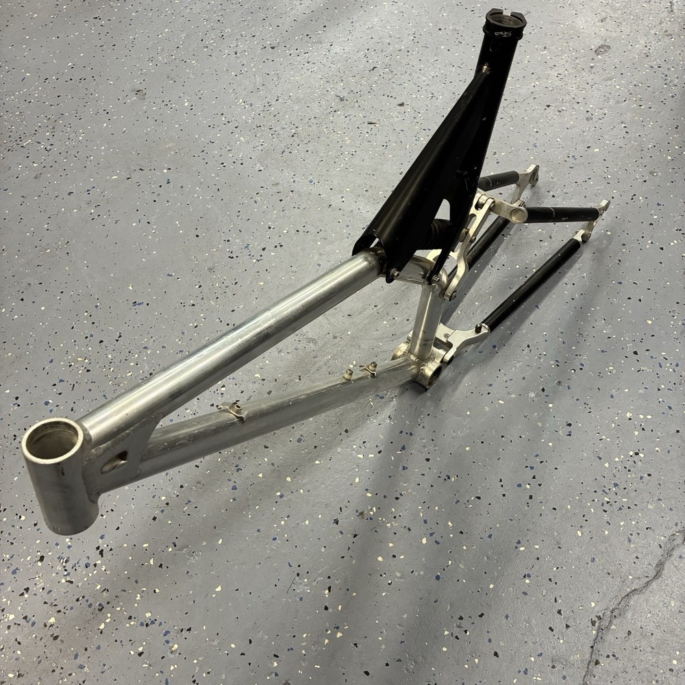 AMP Research B5 Full Suspension Large Frame