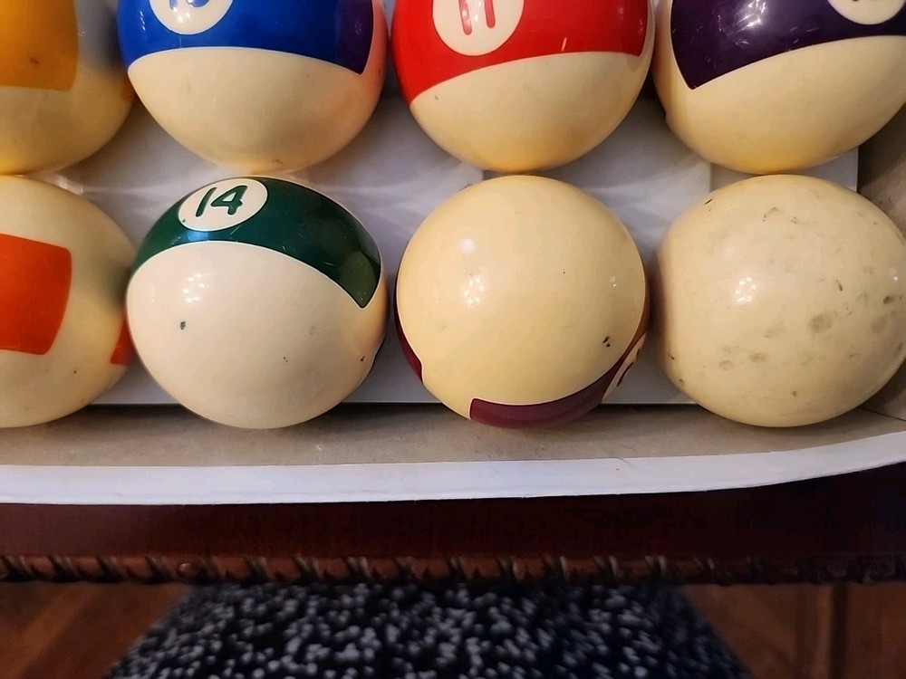 Vintage Bakelite Billiard Pool Balls Set