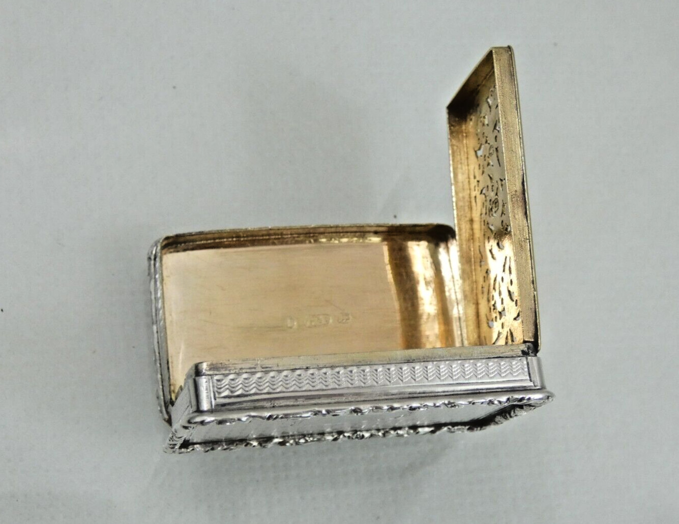 RARE 1810 ENGLISH GEORGIAN STERLING SILVER CASTLE TOP VINAIGRETTE ARCHITECTURAL