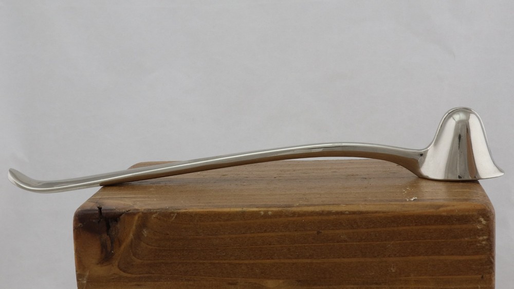 VINTAGE MCM HELMUT SHAPE SILVER CANDLE SNUFFER