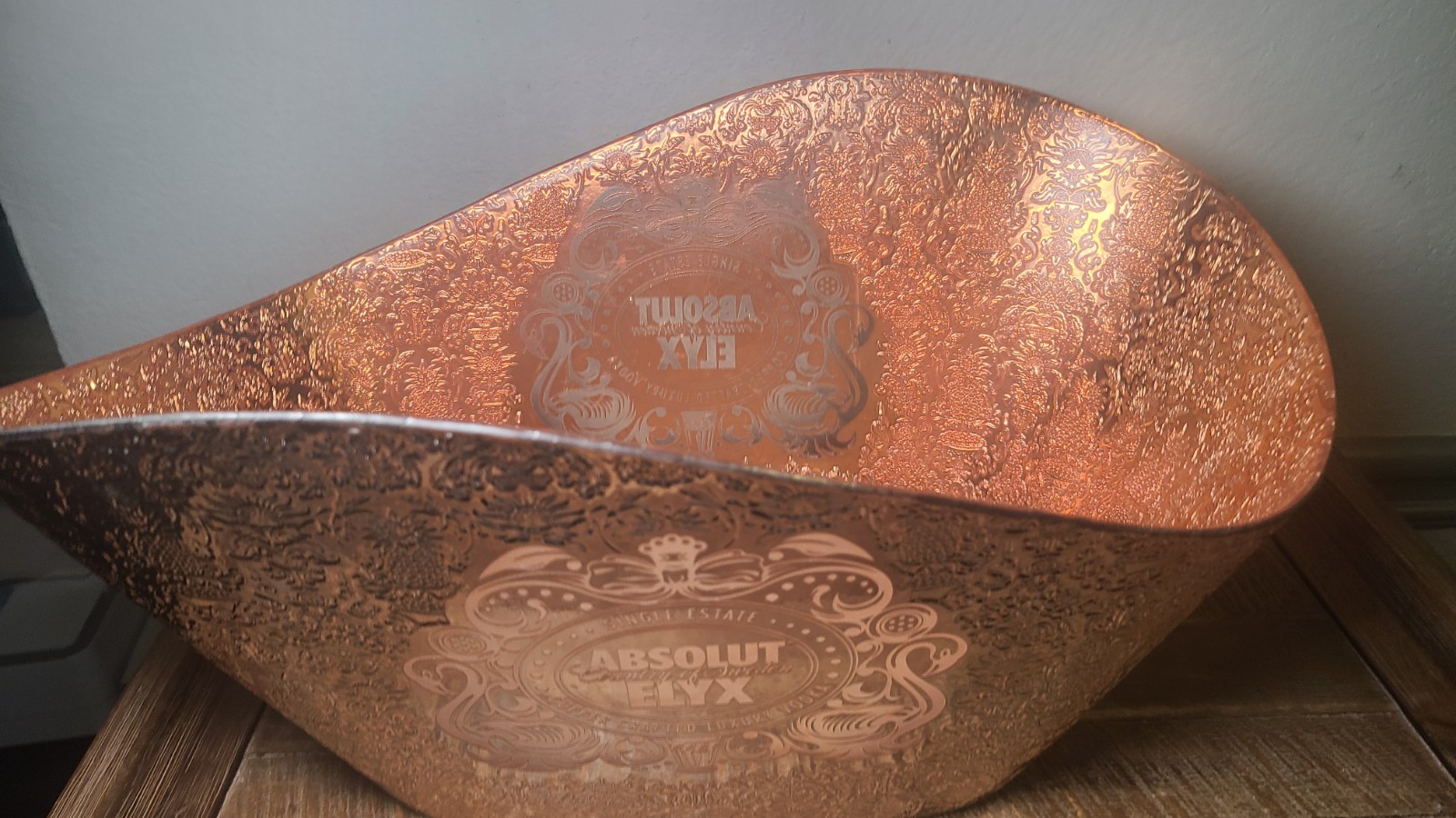 ABSOLUT ELYX Demask Copper Plastic LED White Illuminated Display Ice Bucket