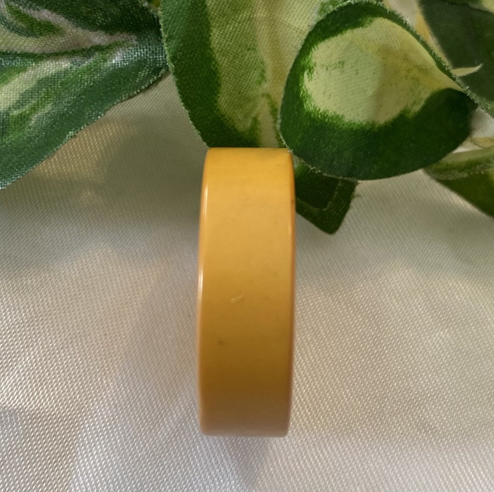 ONE Solid Color Butterscotch Bakelite Backgammon Piece 15/16”