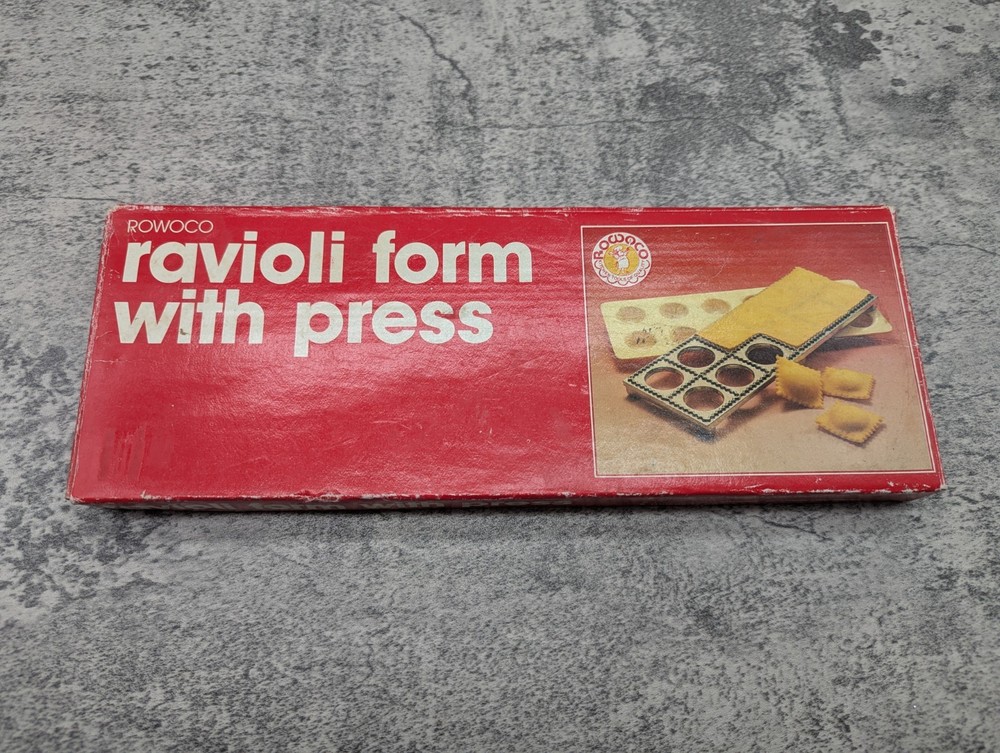 Rowoco Ravioli Maker, metal press, complete