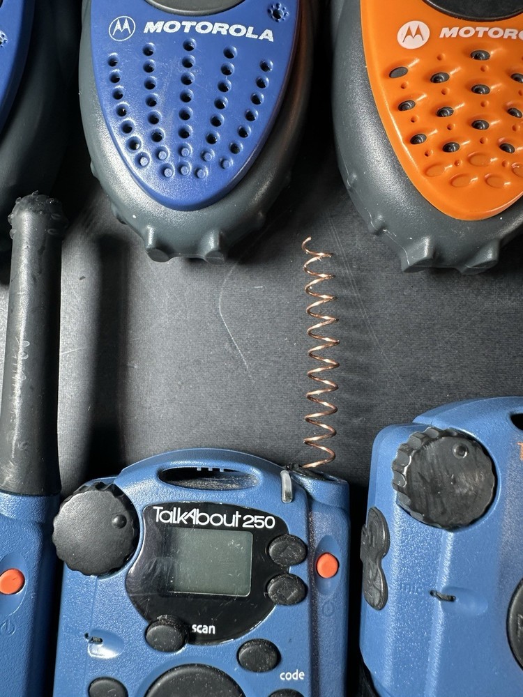 LOT-8 Motorola Talkabout WORKING