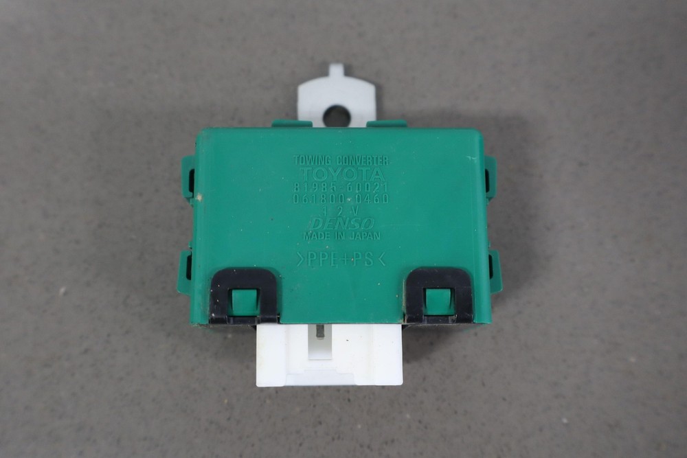 2005 Lexus GX470 Trailer Brake Control Module W/Rear Plug & Harness