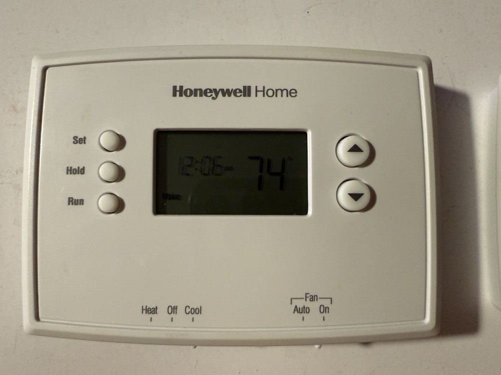 Honeywell Home RTH221B1039 Programmable Thermostat, White