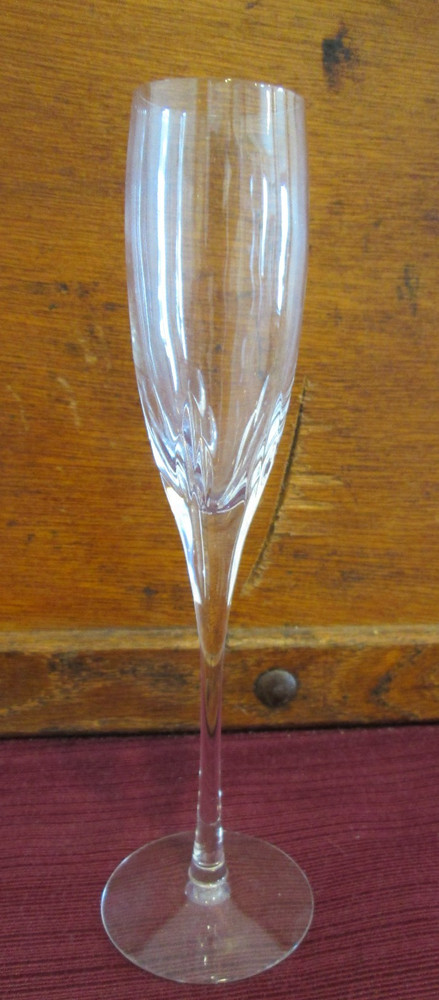 LENOX FIRELIGHT FLUTE GLASS - 9 1/2"    0205E