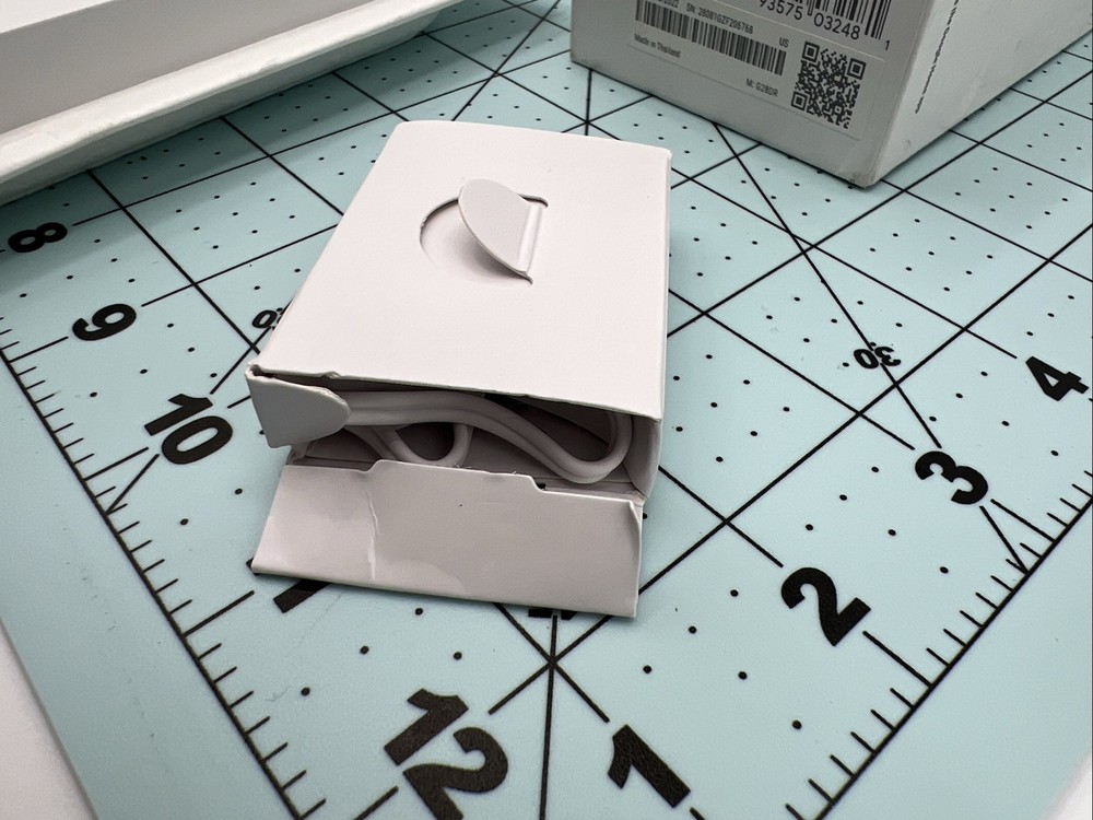 Google Nest Doorbell, Wired - Snow - 2nd gen *damaged Box