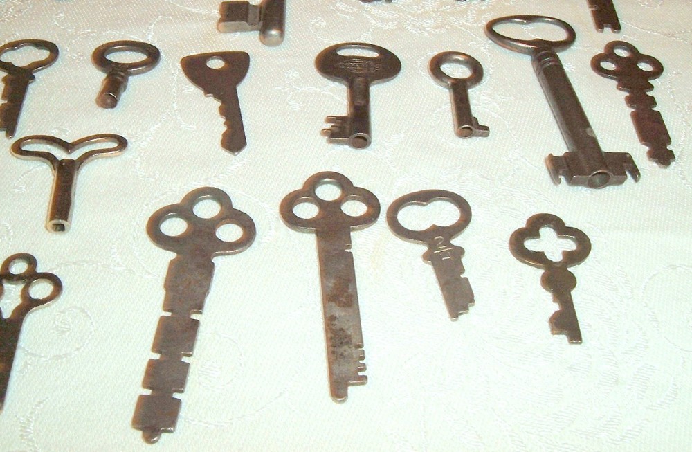 Antique Vtg 25 Skeleton Keys Open Solid Barrel Cabinet Flat Misc Makers