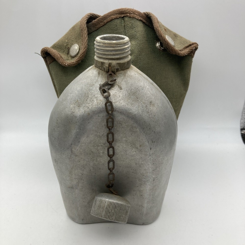 ORIGINAL WWII US ARMY INFANTRY A.G.M.CO. 1942 CANTEEN With Cover Attached Lid