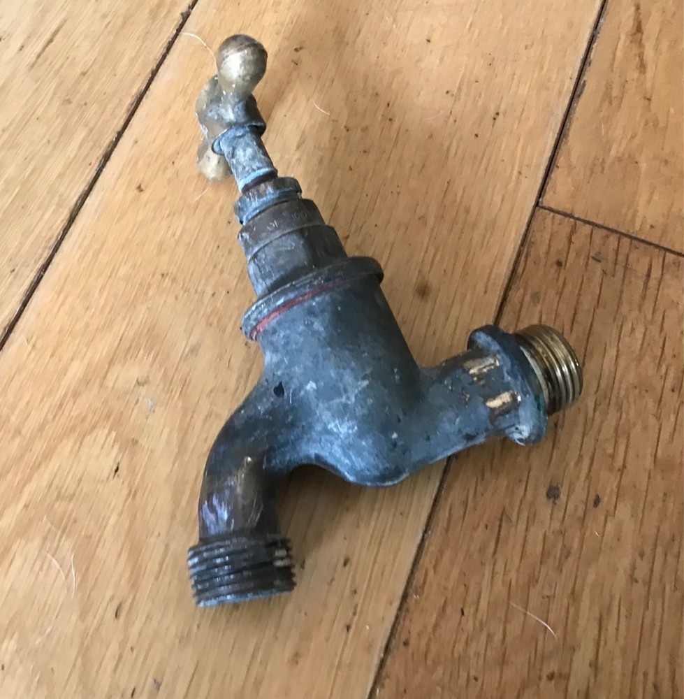 VINTAGE SOLID BRASS GARDEN TAPS Ref68 - (Black D 4)