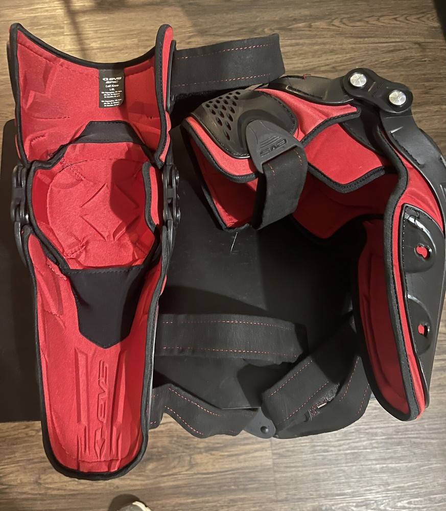 EVS Epic Knee Braces Pair
