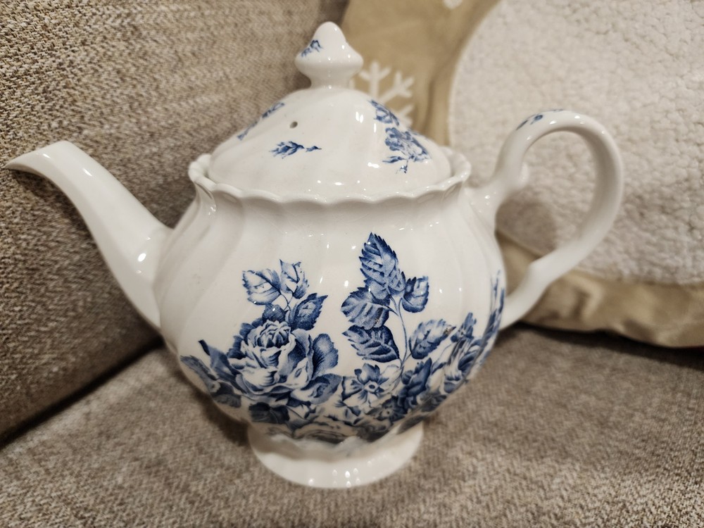 Johnson Brothers Devon Sprays Tea Pot