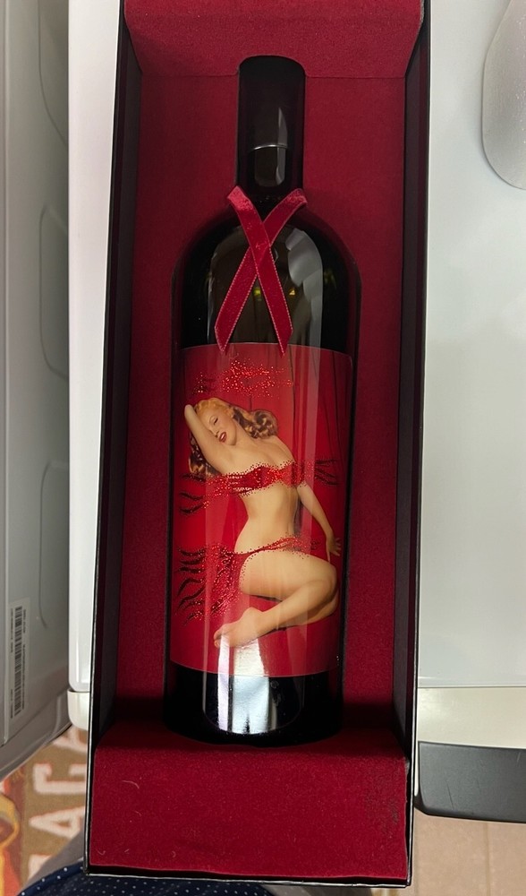 Marilyn Monroe 2003 Velvet Collection Empty Wine Bottle