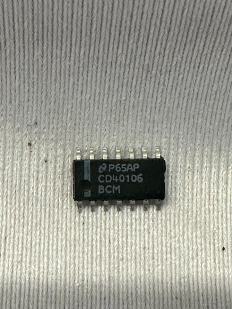 CD40106BCM Integrated Circuit CMOS Hex Schmit Trigger Soic-14 (A54)