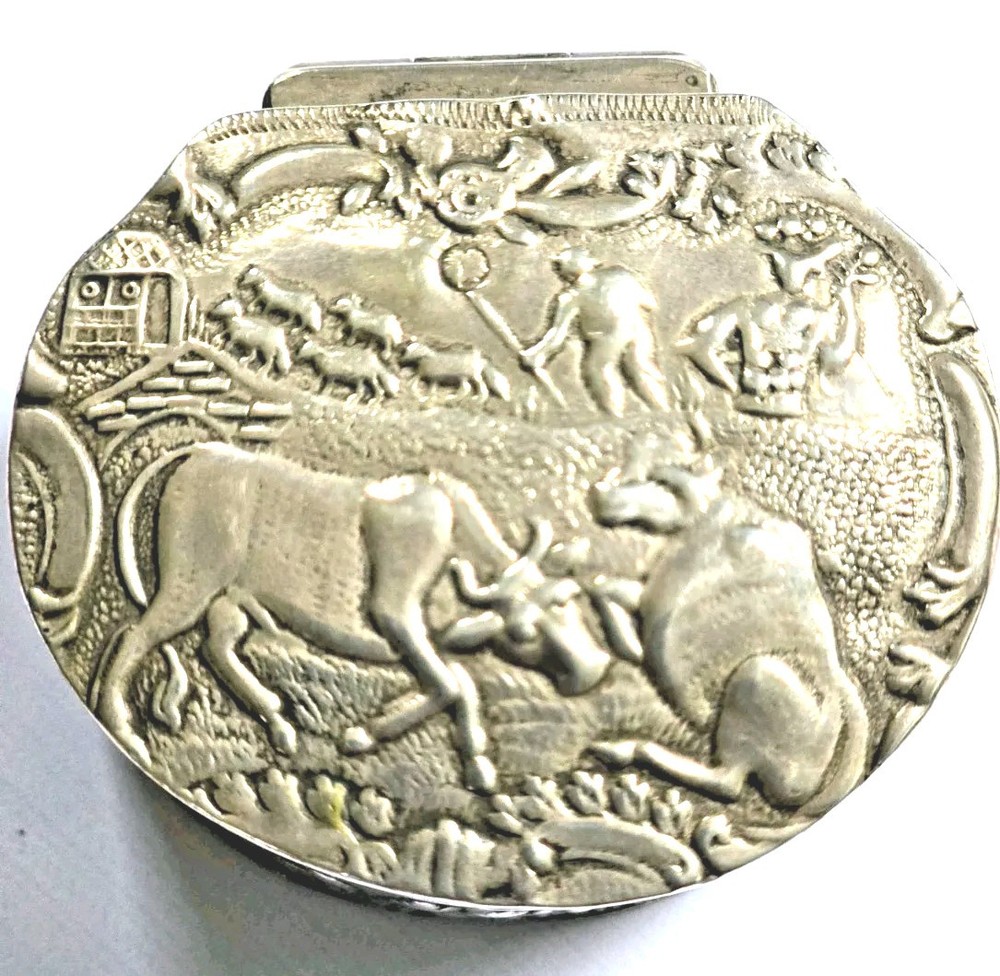 Reduced Antique Dutch Solid Silver Embossed Trinket Box 6cm x 5cm Shell Shaped