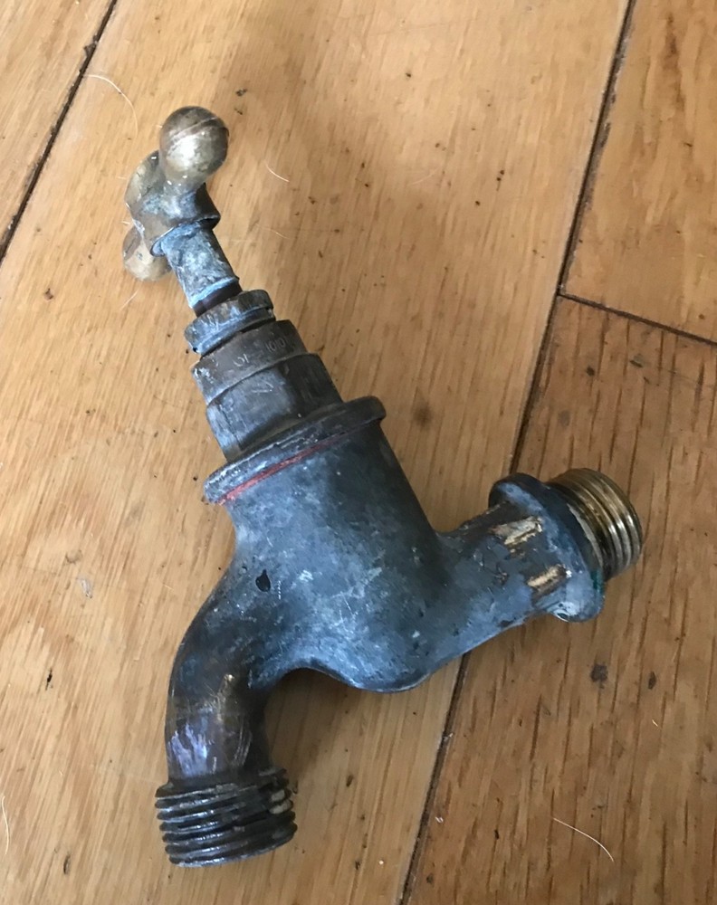 VINTAGE SOLID BRASS GARDEN TAPS Ref68 - (Black D 4)