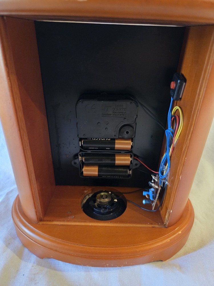 Vintage Treasure Every Moment Clock Commemorating The Year 2000. Tested & Work