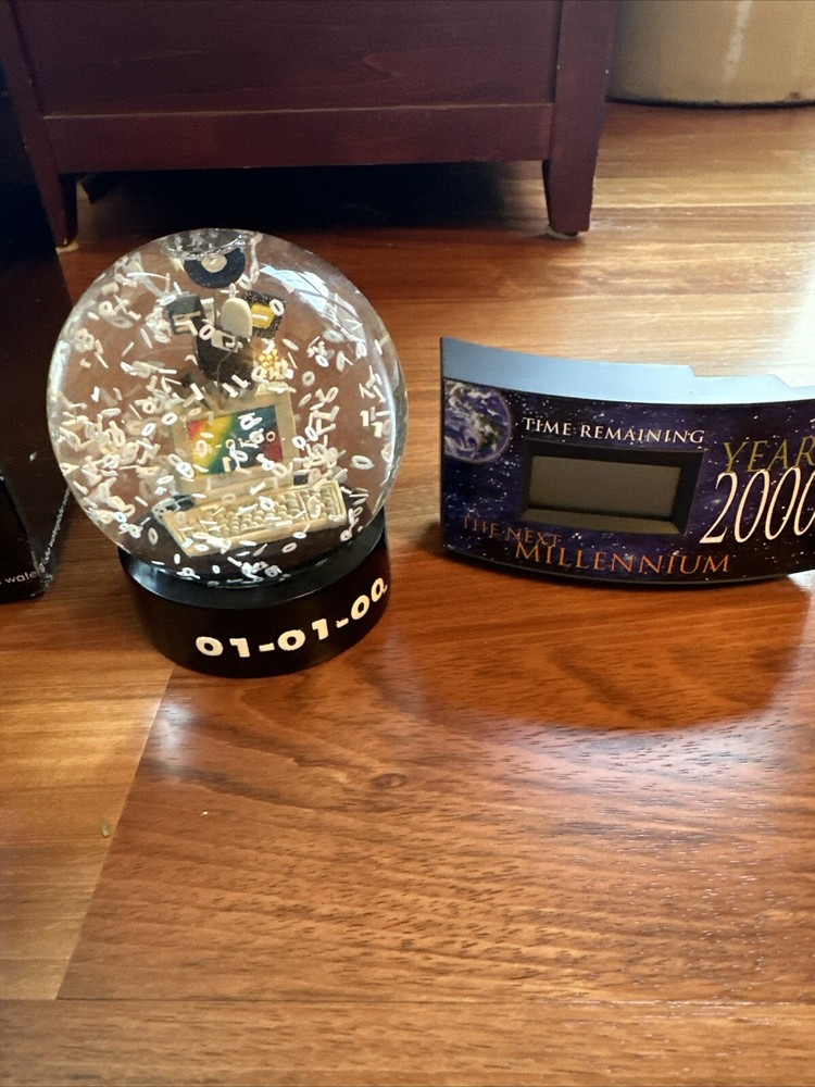Millenium 2000 Countdown Clock NOS New Battery + Manual + 01-01-00 Waterglobe