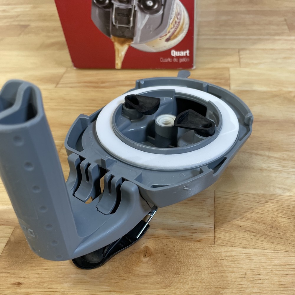 Mixing Mate Quart Size Paint Can Lid