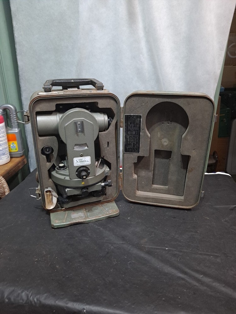 SCHNEIDER TT-700 Engineers Optical Plummet Transit with Case NICE