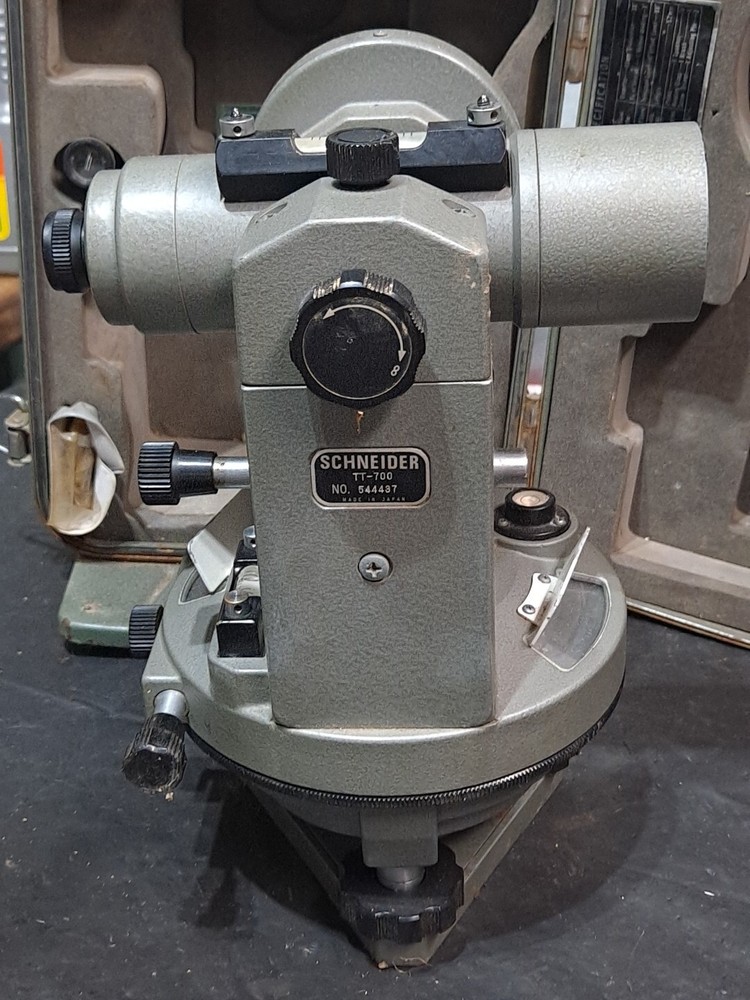 SCHNEIDER TT-700 Engineers Optical Plummet Transit with Case NICE
