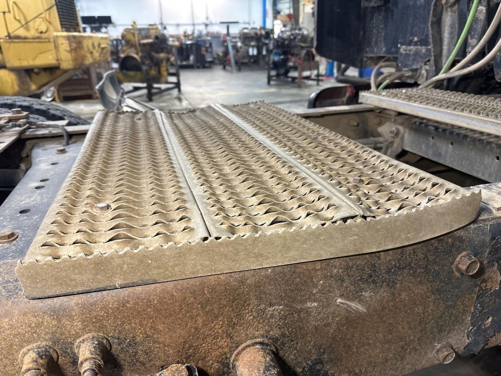 Peterbilt 386 21 x 34 Deckplate - Used
