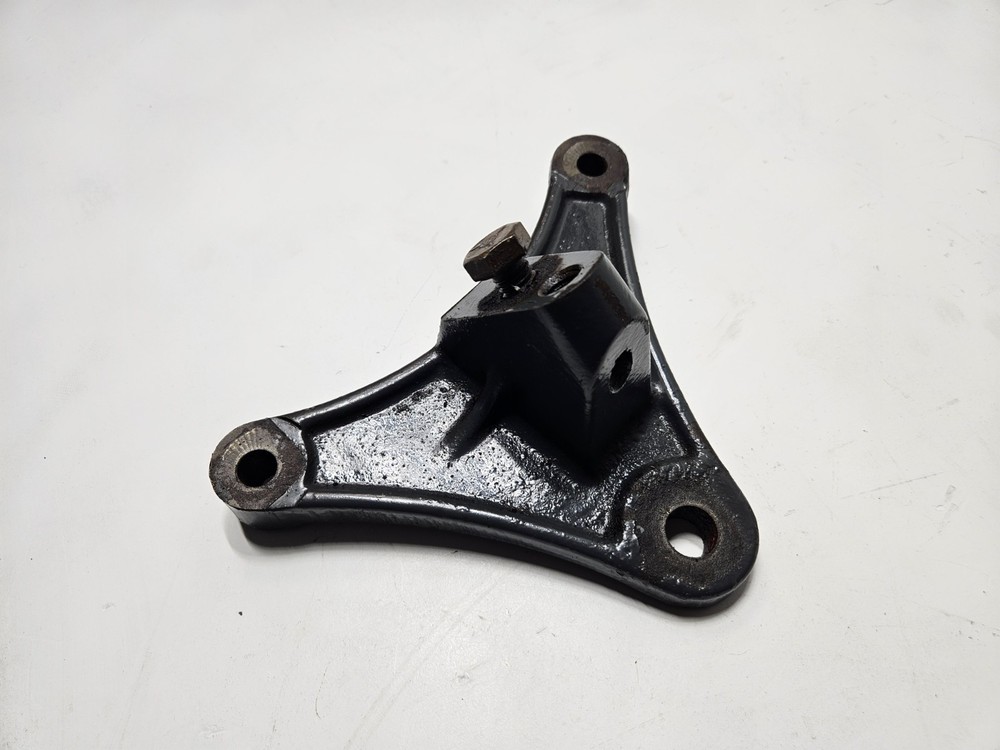 OMC Cobra Engine Mount Bracket 916180