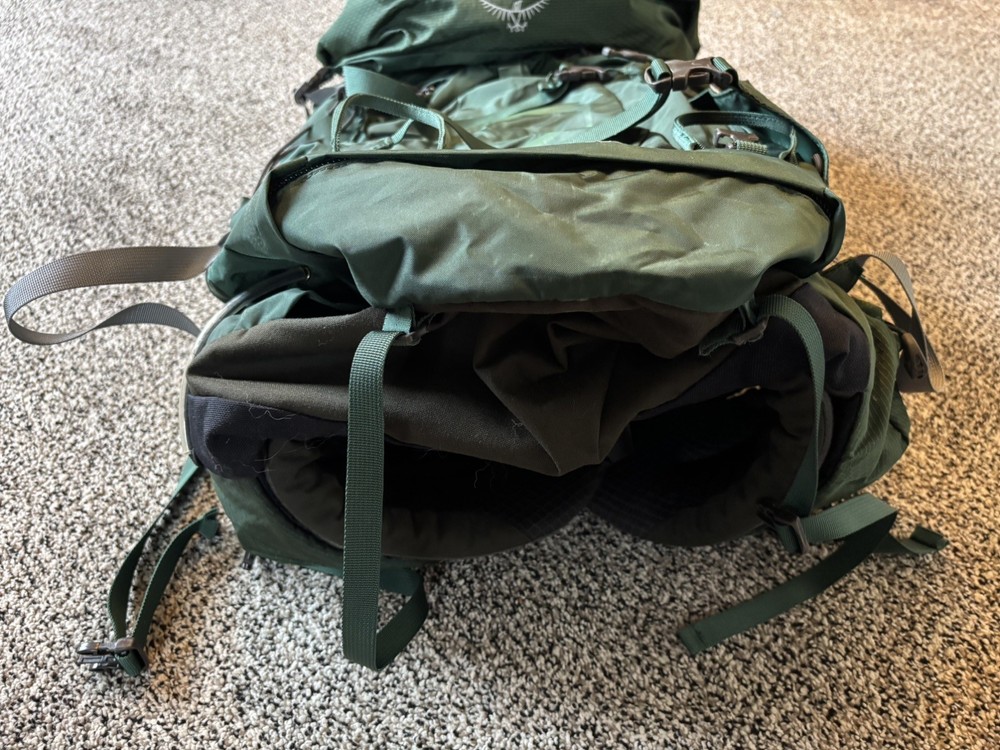 Used Osprey Aether Plus 85 Small/Medium Mountaineering Backpack Green