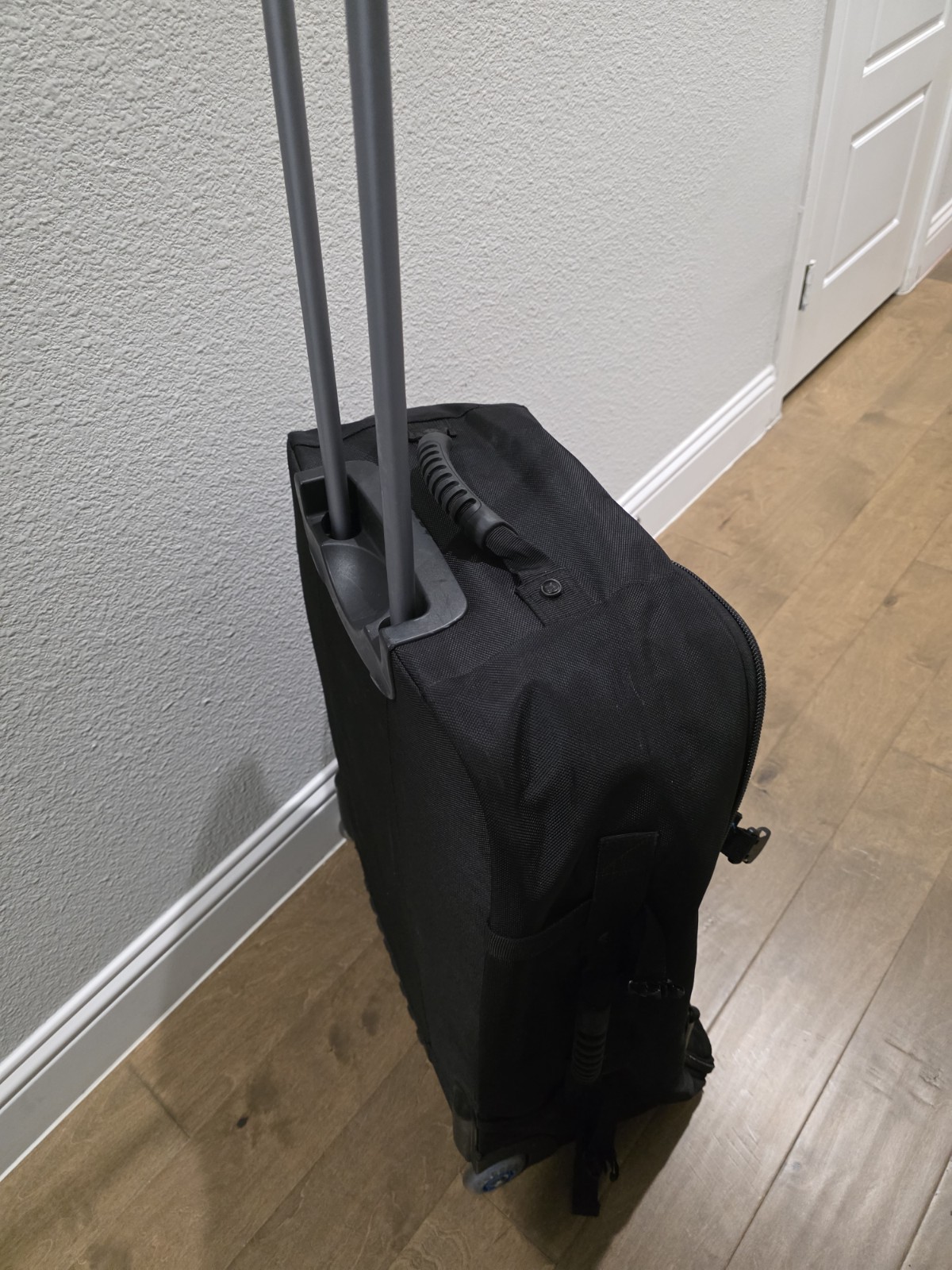 Tusa Roller Bag Travel Luggage; Scuba Diving and/or Snorkel Equipment