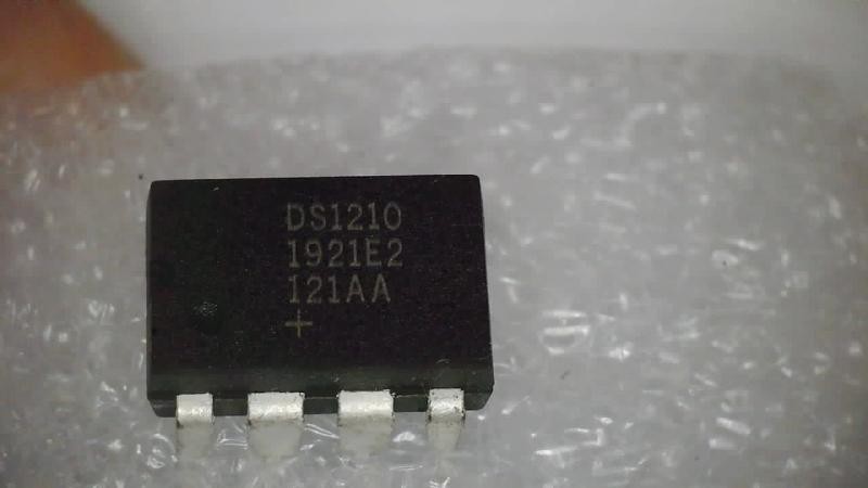DS1210 DS1210  Nonvolatile Controller Chip DIP-8 - New