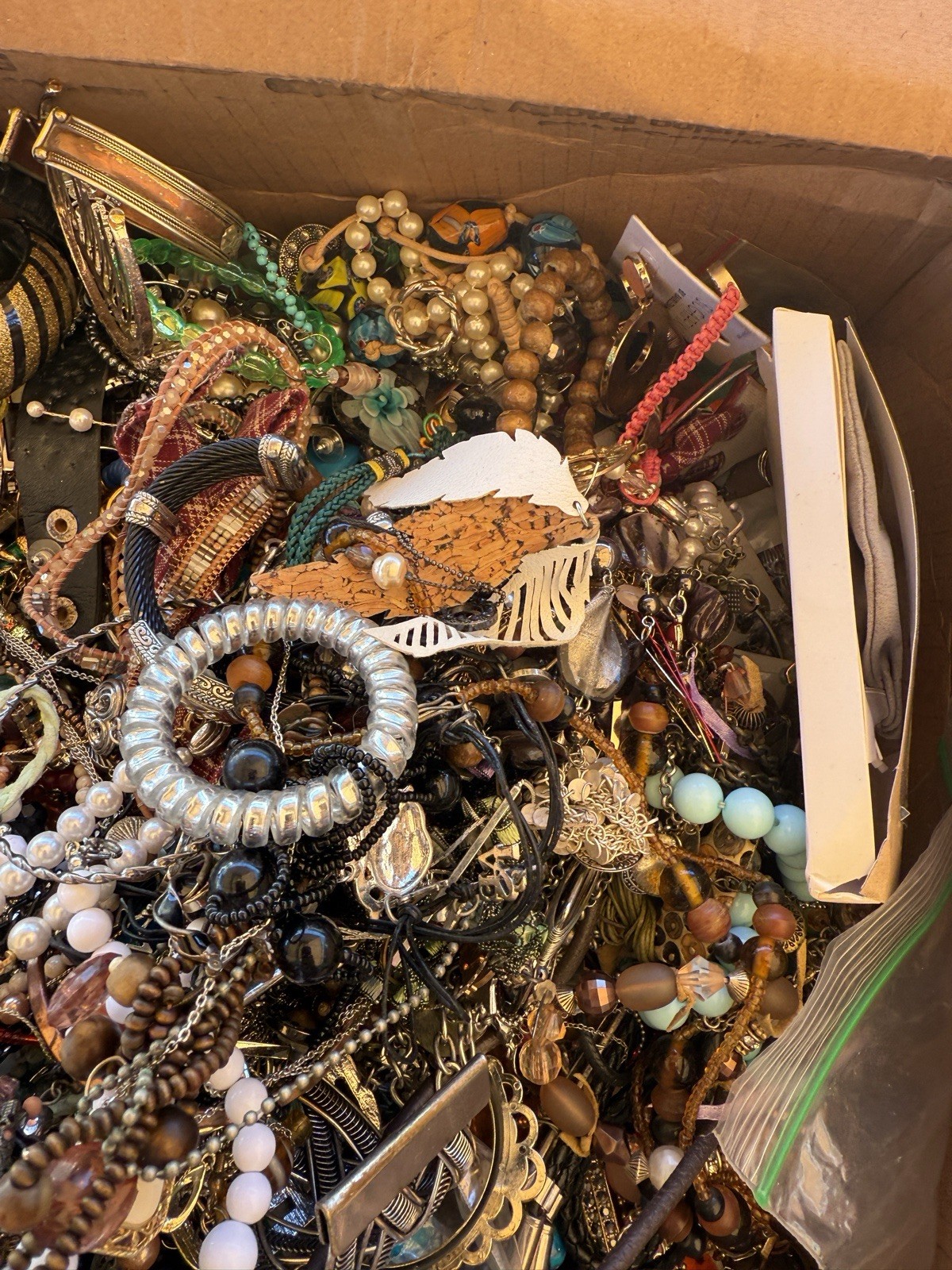 MIXED JEWELRY LOT CRAFT REPAIR, RESELL, REPURPOSE, VINTAGE TO NOW! 20 POUNDS